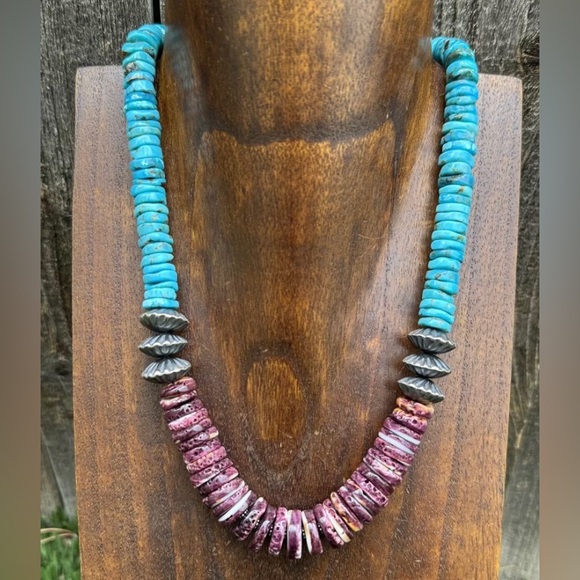 Sterling Silver Purple Spiny Oyster W Turquoise Bead Necklace. 18 inch